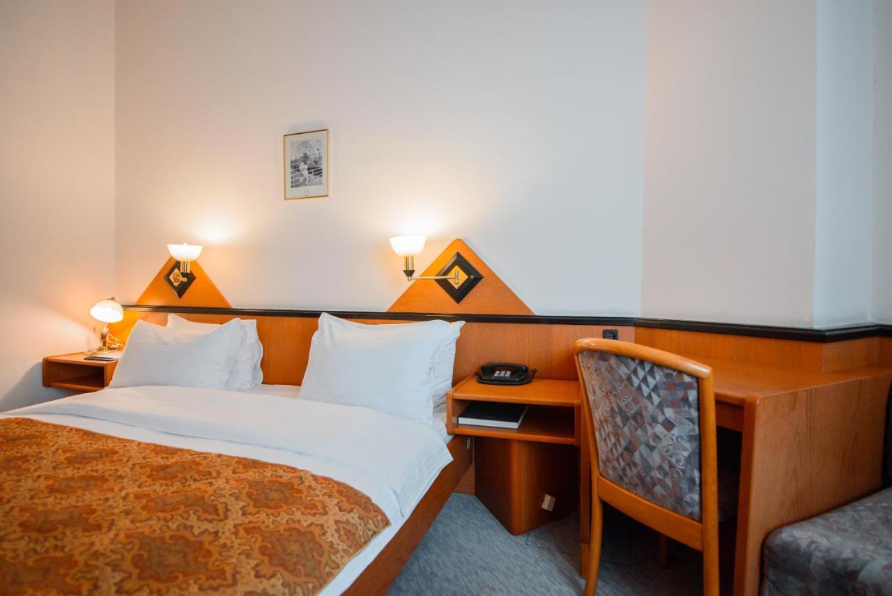 Kazakhstan Express Hotel อัลมาตี ภายนอก รูปภาพ