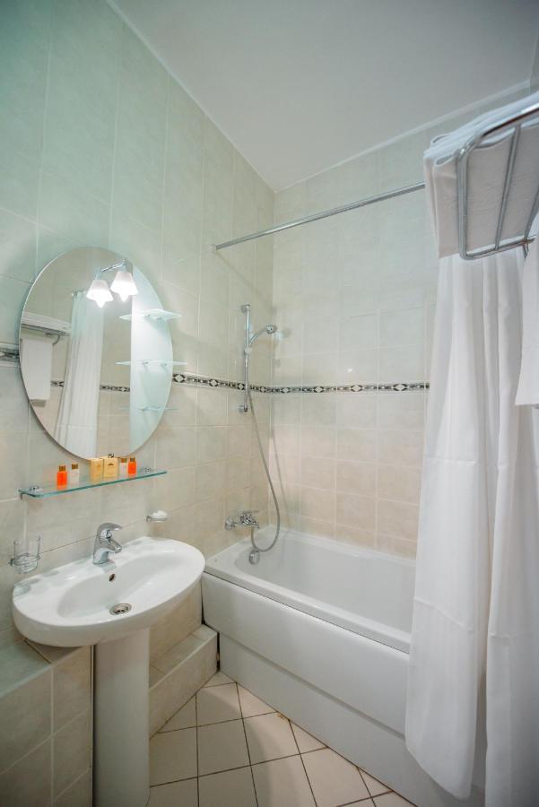 Kazakhstan Express Hotel อัลมาตี ภายนอก รูปภาพ
