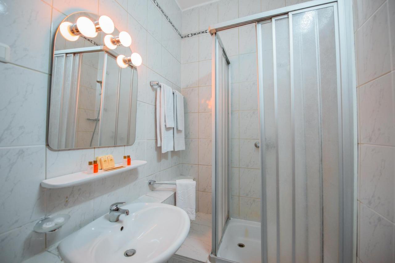 Kazakhstan Express Hotel อัลมาตี ภายนอก รูปภาพ
