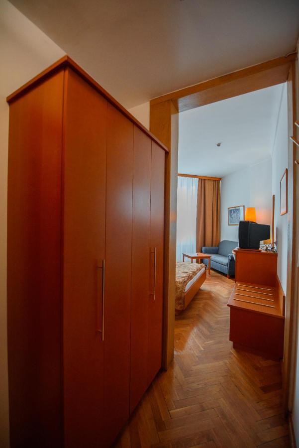 Kazakhstan Express Hotel อัลมาตี ภายนอก รูปภาพ