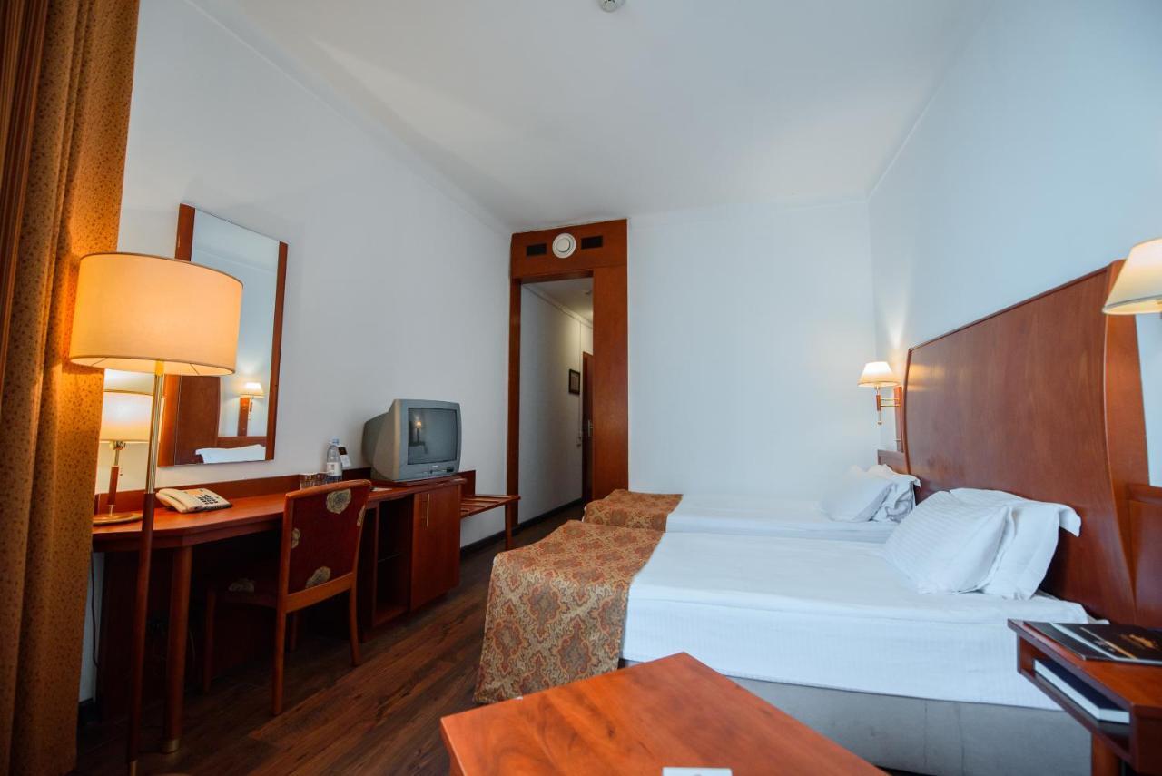 Kazakhstan Express Hotel อัลมาตี ภายนอก รูปภาพ