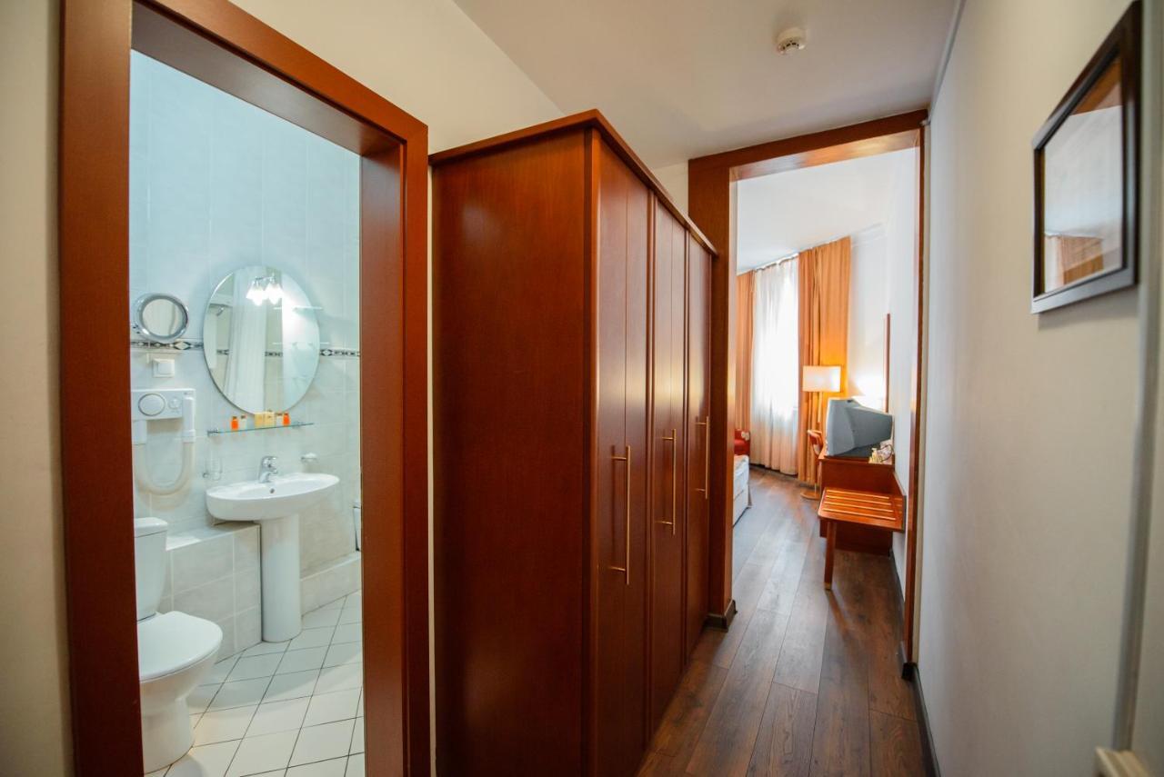 Kazakhstan Express Hotel อัลมาตี ภายนอก รูปภาพ