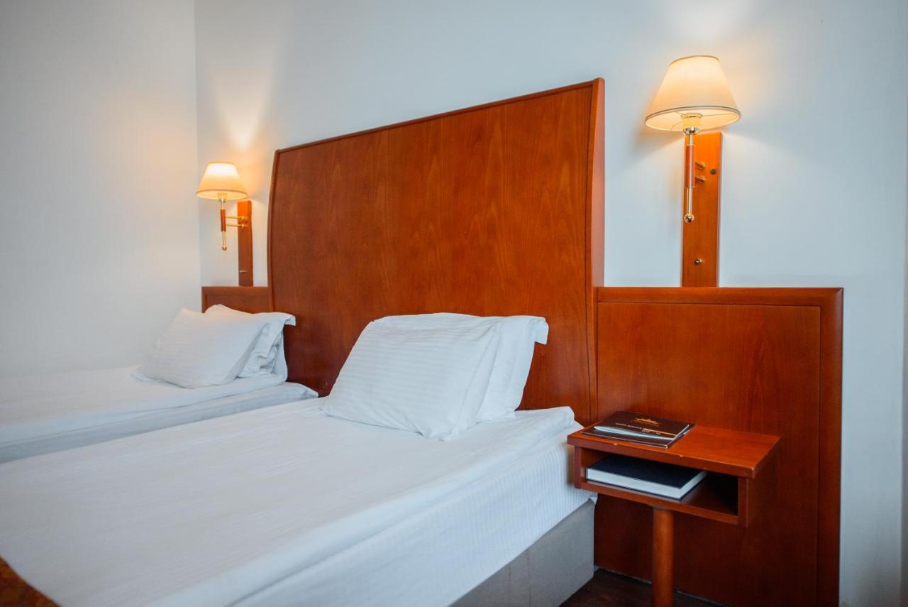 Kazakhstan Express Hotel อัลมาตี ภายนอก รูปภาพ