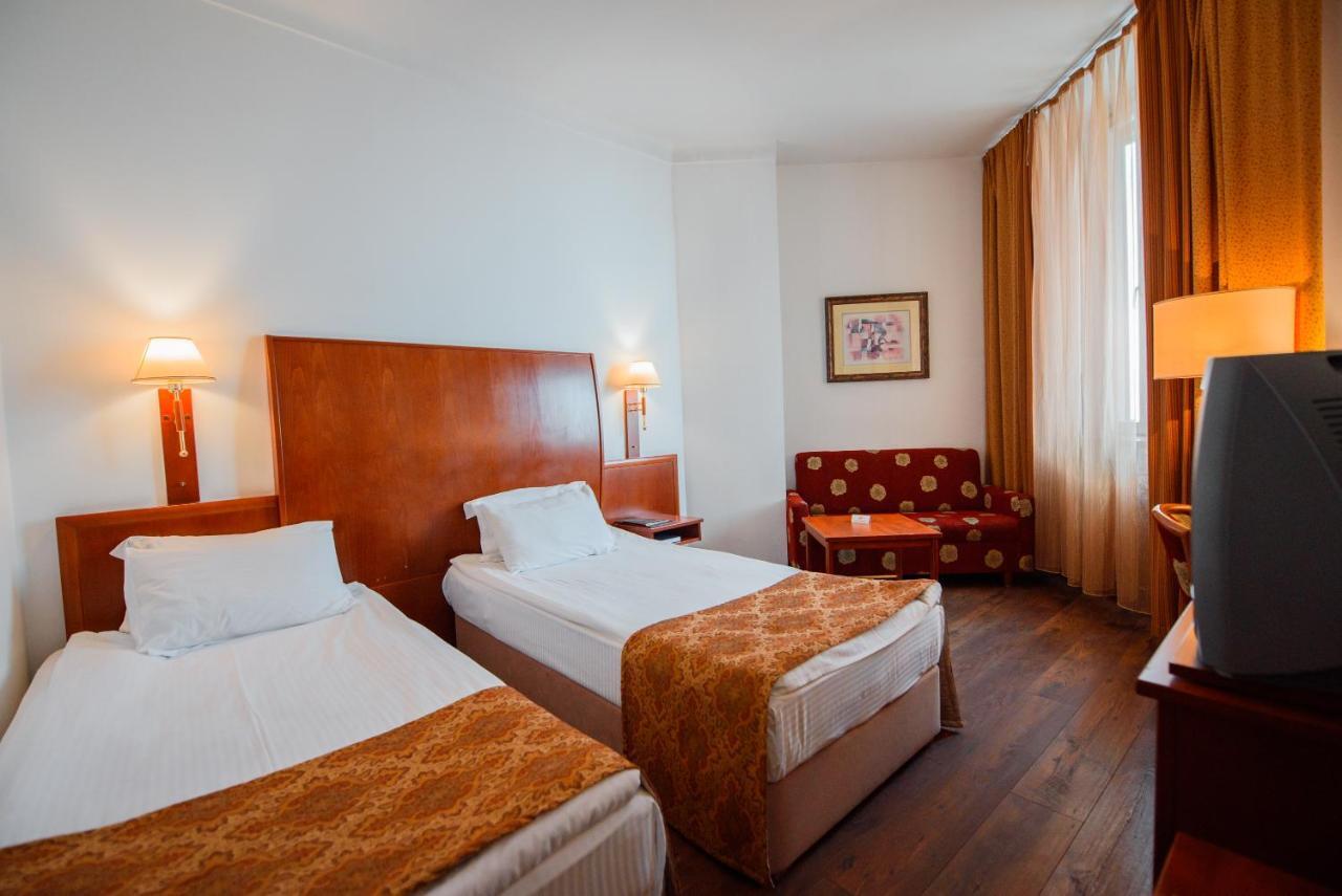 Kazakhstan Express Hotel อัลมาตี ภายนอก รูปภาพ