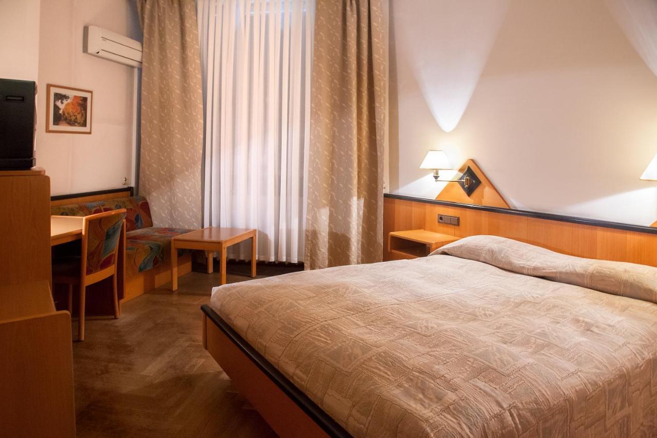 Kazakhstan Express Hotel อัลมาตี ภายนอก รูปภาพ